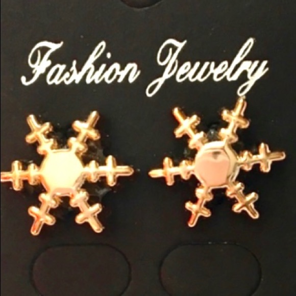 ✨Beautiful Gold Color Stud Earrings ✨NWT🏷 - Picture 9 of 9